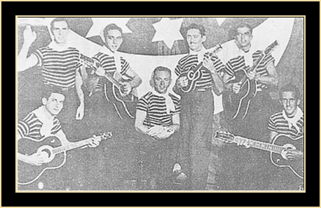 Eram estes os 7 elementos do conjunto musical Bando da Lua, o primeiro no Brasil a harmonizar vozes e referncia para os que vieram depois: Oswaldo boli, o Vadeco (pandeiro), Aloysio de Oliveira (violo), Hlio Jordo Pereira (violo), lvo Astolphi (banjo e violo-tenor) e os irmos Afonso Ozrio (ritmo e flauta), Stnio Ozrio (cavaquinho) e Armando Ozrio (violo). Em princpios de 1939, passaram a acompanhar Carmen Miranda no Cassino da Urca. Nos Estados Unidos tiveram disco nas paradas de sucesso, participaram de vrios filmes e chegaram a gravar com o cantor Bing Crosby,. Ainda em 1939, lvo Astolphi retornou ao Brasil para se casar e foi substitudo por Anbal Augusto Sardinha (o Garoto). Este volta ao Brasil em1940, e assume seu lugar Nestor Amaral. Em 1944, sai Vadeco..A troca de elementos, da por diante, foi constante. Nos ltimos tempos, o grupo estava reduzido a quatro integrantes: Aloysio de Oliveira (o ltimo remanescente), Alosio Ferreira Lulu (violo), Harry Vasco de Almeida (piston e ritmo) e Jos Soares (pandeiro). Com a morte de Carmen, em 1955, extinguiu-se o Bando da Lua. Fonte:.http://carmen.miranda.nom.br